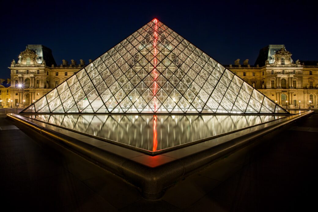 Lourve - richard-cohen-RXMsI5ZIksI-unsplash